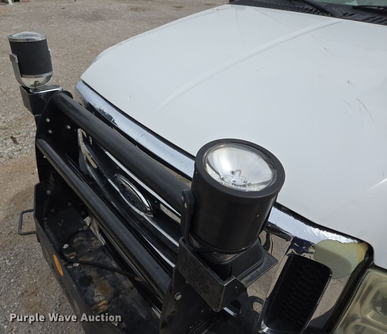 image for item EL5698 2006 Ford F550 Super Duty XLT bucket truck