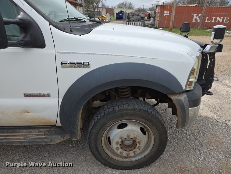 image for item EL5698 2006 Ford F550 Super Duty XLT bucket truck