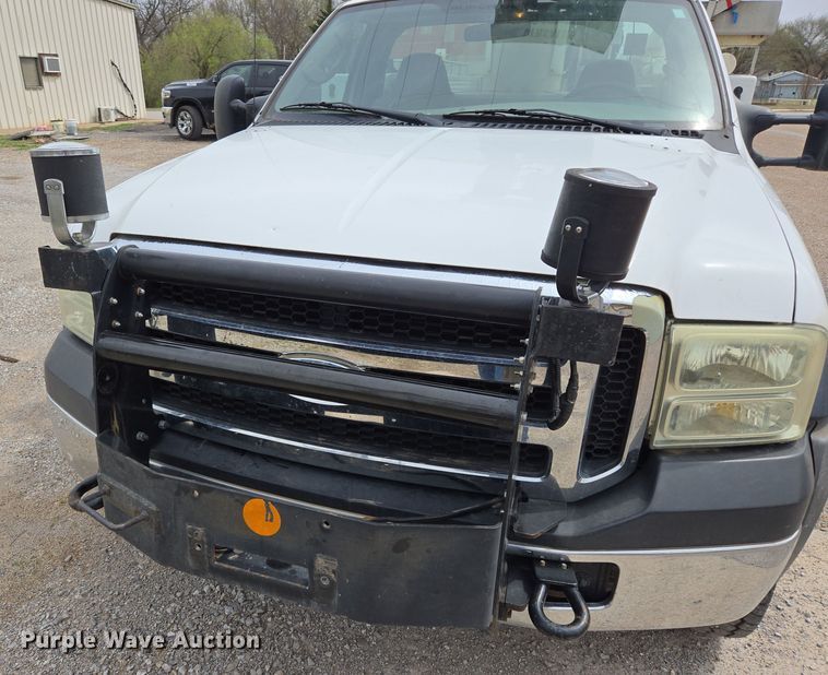 image for item EL5698 2006 Ford F550 Super Duty XLT bucket truck