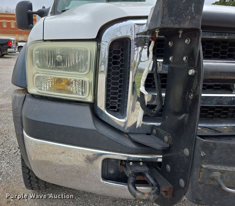image for item EL5698 2006 Ford F550 Super Duty XLT bucket truck