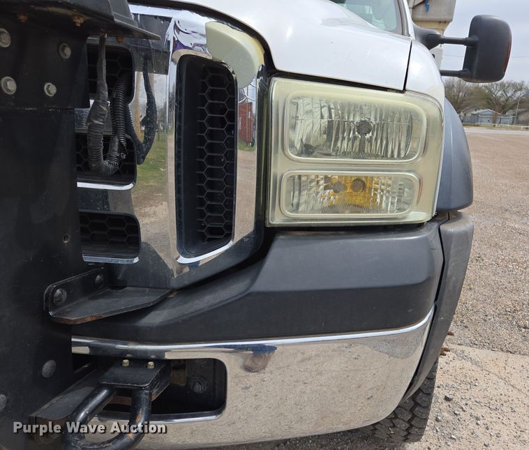 image for item EL5698 2006 Ford F550 Super Duty XLT bucket truck