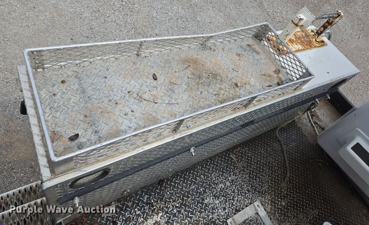 image for item EL5698 2006 Ford F550 Super Duty XLT bucket truck