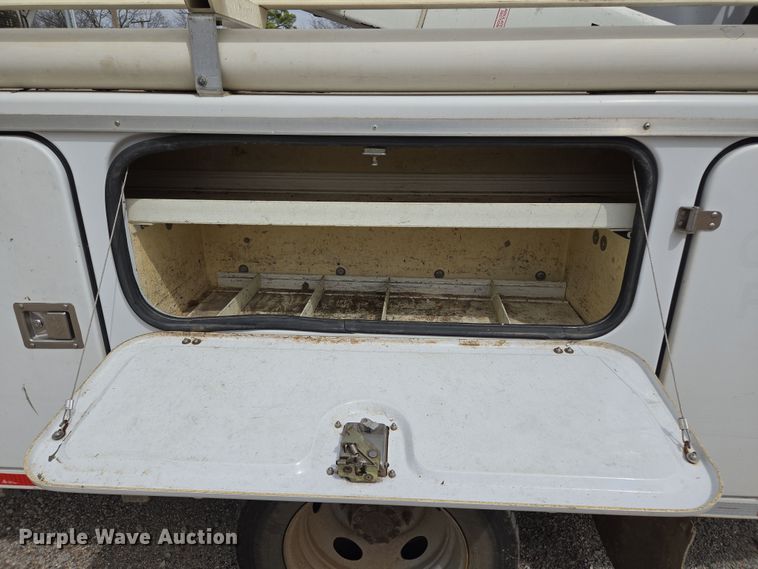 image for item EL5698 2006 Ford F550 Super Duty XLT bucket truck