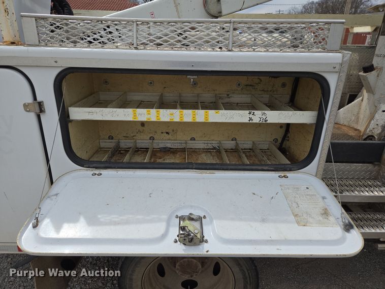 image for item EL5698 2006 Ford F550 Super Duty XLT bucket truck