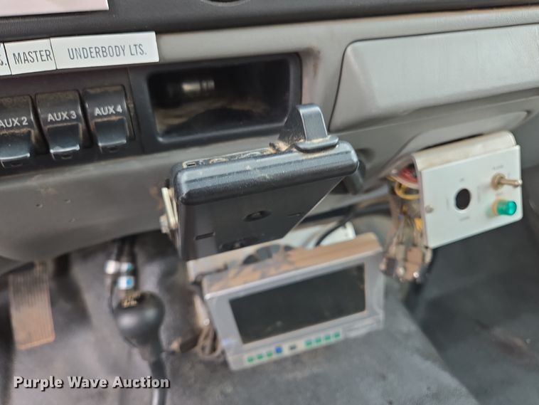 image for item EL5698 2006 Ford F550 Super Duty XLT bucket truck