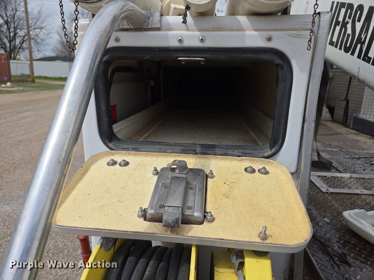 image for item EL5698 2006 Ford F550 Super Duty XLT bucket truck