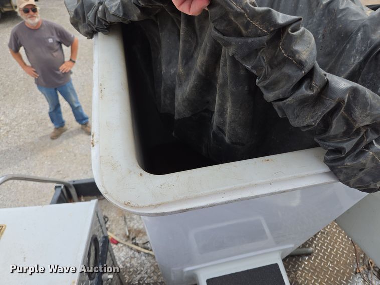 image for item EL5698 2006 Ford F550 Super Duty XLT bucket truck