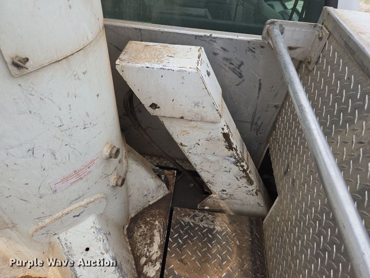 image for item EL5698 2006 Ford F550 Super Duty XLT bucket truck