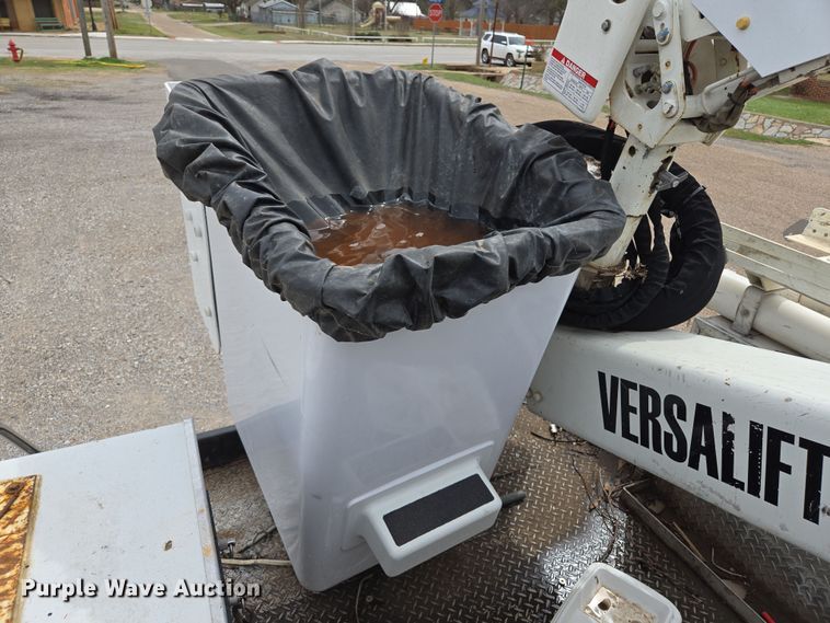 image for item EL5698 2006 Ford F550 Super Duty XLT bucket truck