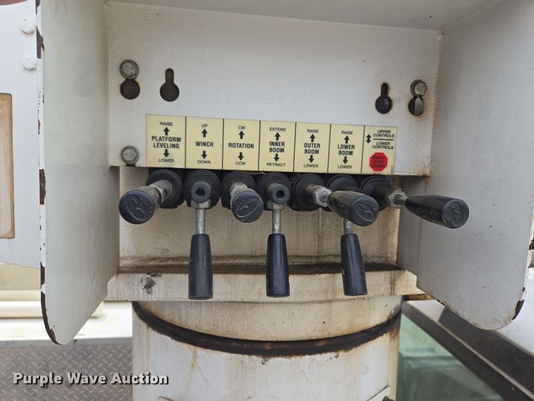 image for item EL5698 2006 Ford F550 Super Duty XLT bucket truck