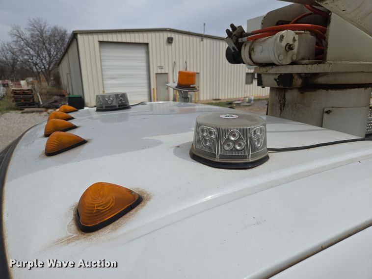 image for item EL5698 2006 Ford F550 Super Duty XLT bucket truck