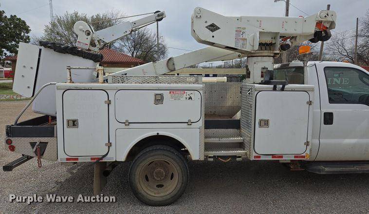 image for item EL5698 2006 Ford F550 Super Duty XLT bucket truck