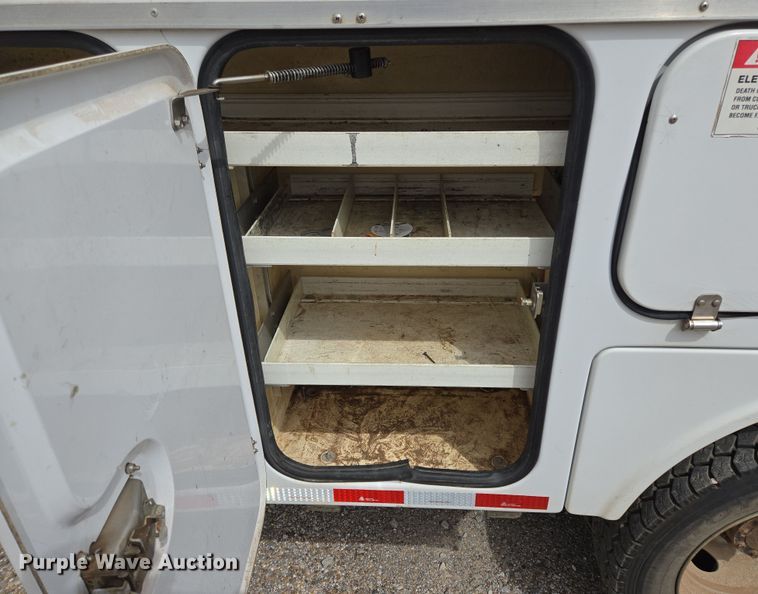 image for item EL5698 2006 Ford F550 Super Duty XLT bucket truck