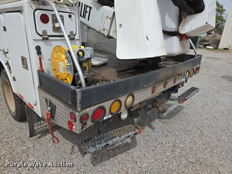 image for item EL5698 2006 Ford F550 Super Duty XLT bucket truck