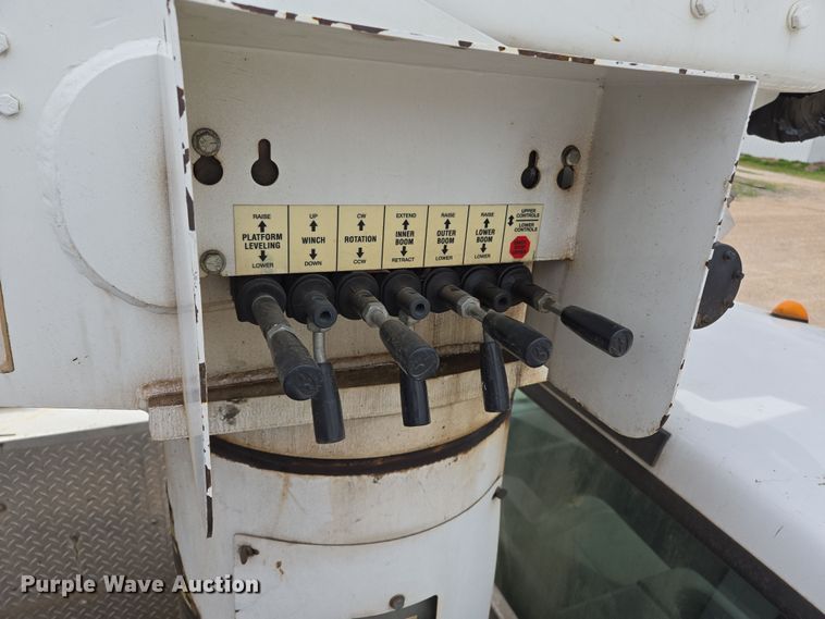 image for item EL5698 2006 Ford F550 Super Duty XLT bucket truck