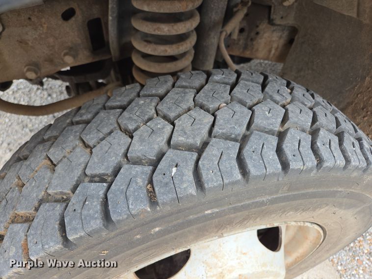 image for item EL5698 2006 Ford F550 Super Duty XLT bucket truck