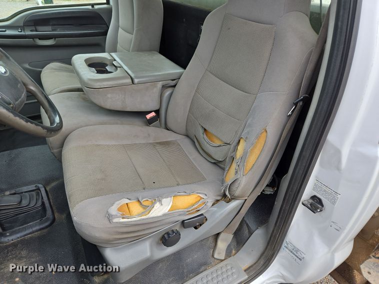 image for item EL5698 2006 Ford F550 Super Duty XLT bucket truck