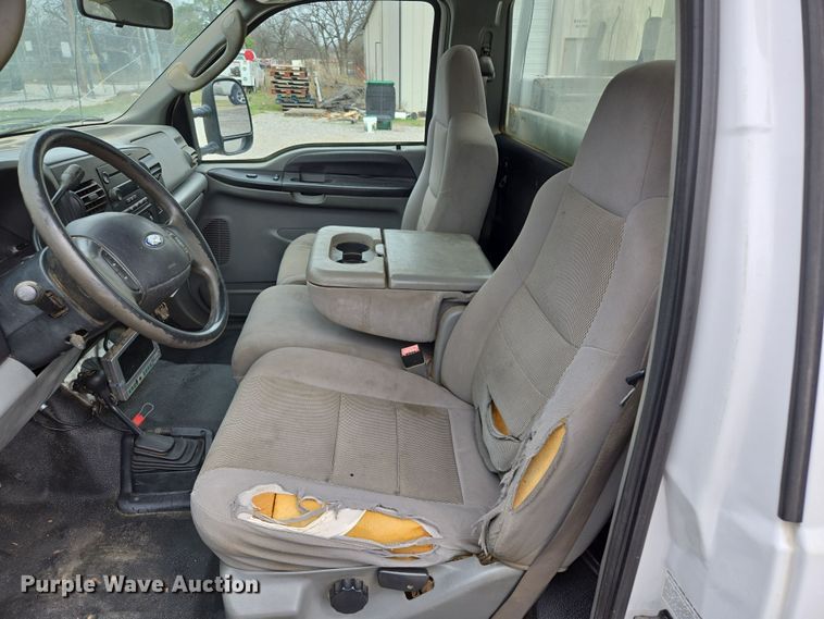 image for item EL5698 2006 Ford F550 Super Duty XLT bucket truck