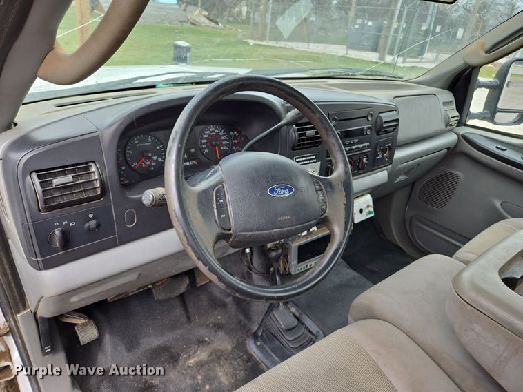 image for item EL5698 2006 Ford F550 Super Duty XLT bucket truck