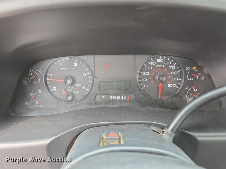 image for item EL5698 2006 Ford F550 Super Duty XLT bucket truck