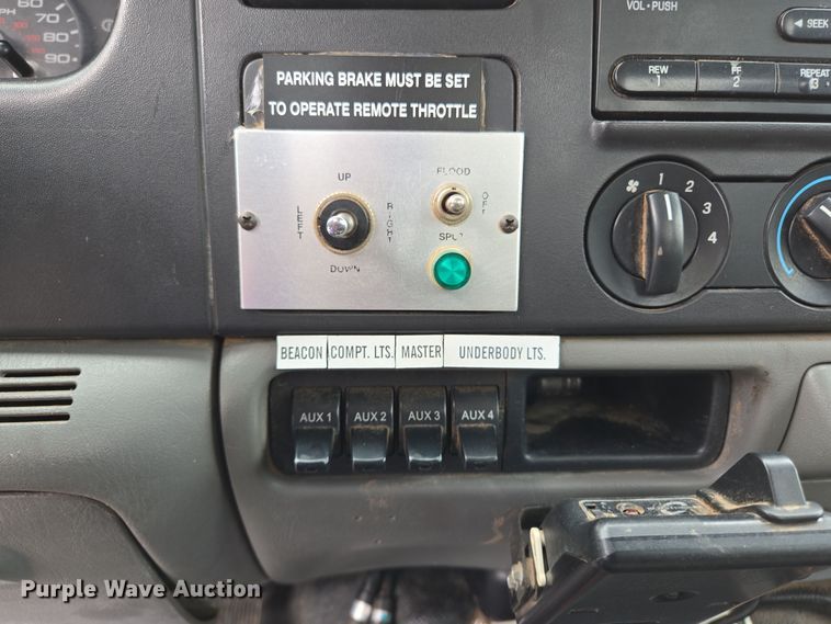 image for item EL5698 2006 Ford F550 Super Duty XLT bucket truck