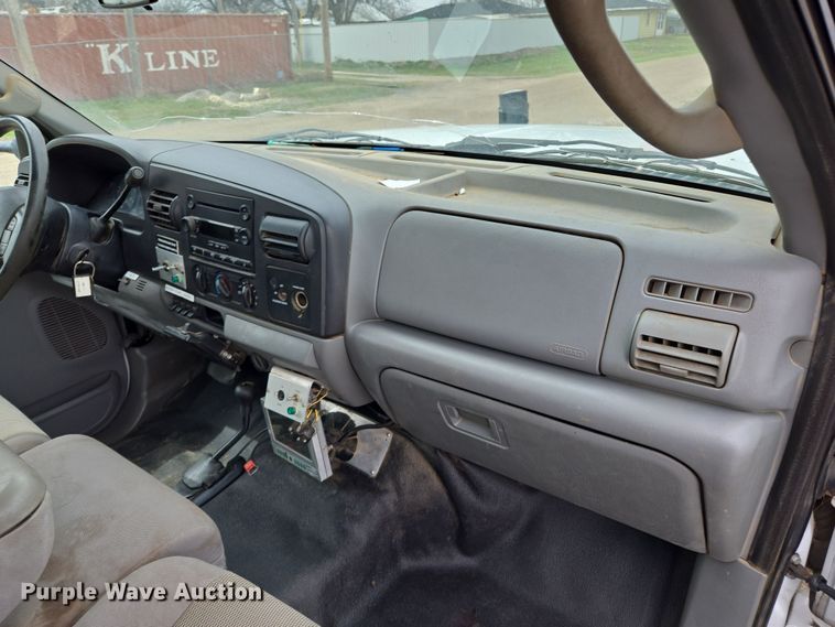 image for item EL5698 2006 Ford F550 Super Duty XLT bucket truck