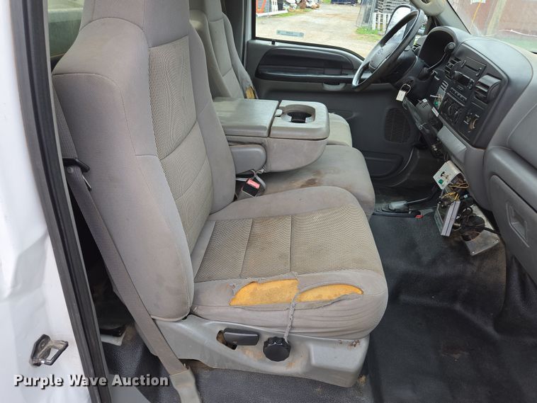 image for item EL5698 2006 Ford F550 Super Duty XLT bucket truck