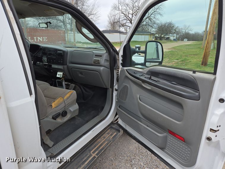 image for item EL5698 2006 Ford F550 Super Duty XLT bucket truck