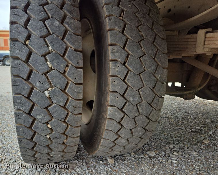 image for item EL5698 2006 Ford F550 Super Duty XLT bucket truck