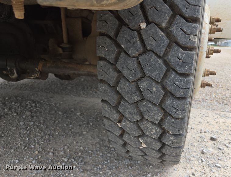 image for item EL5698 2006 Ford F550 Super Duty XLT bucket truck