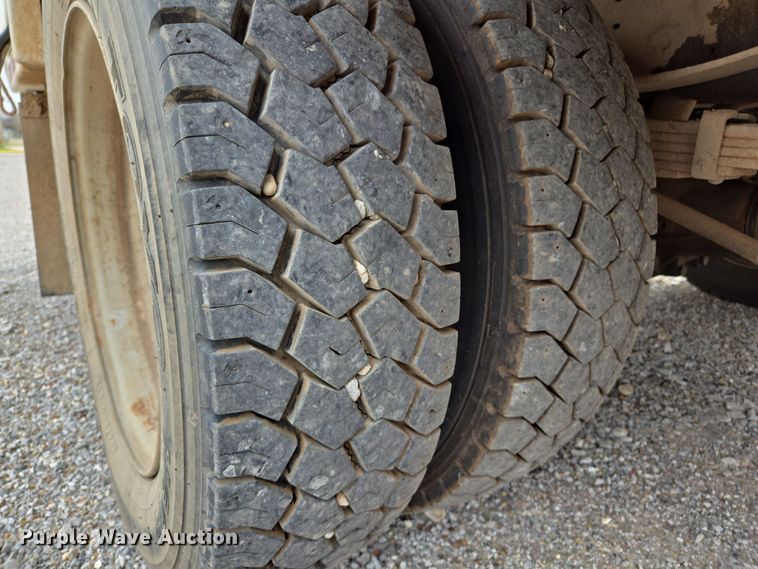 image for item EL5698 2006 Ford F550 Super Duty XLT bucket truck