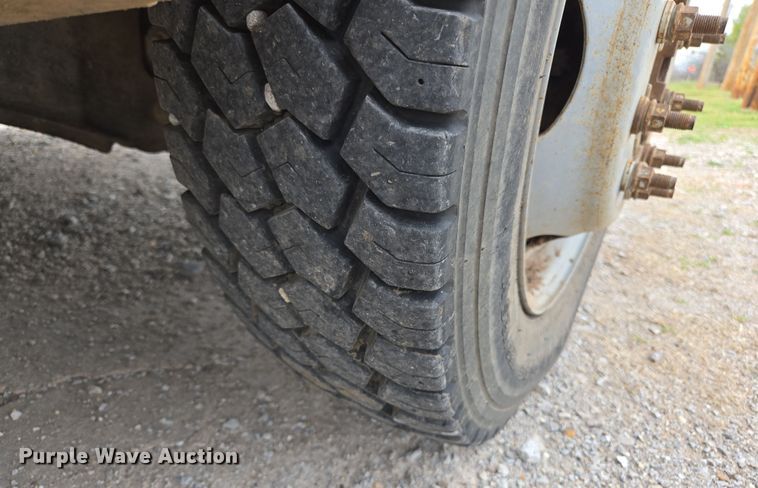 image for item EL5698 2006 Ford F550 Super Duty XLT bucket truck