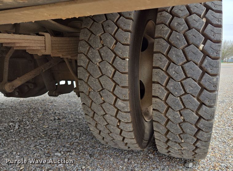 image for item EL5698 2006 Ford F550 Super Duty XLT bucket truck