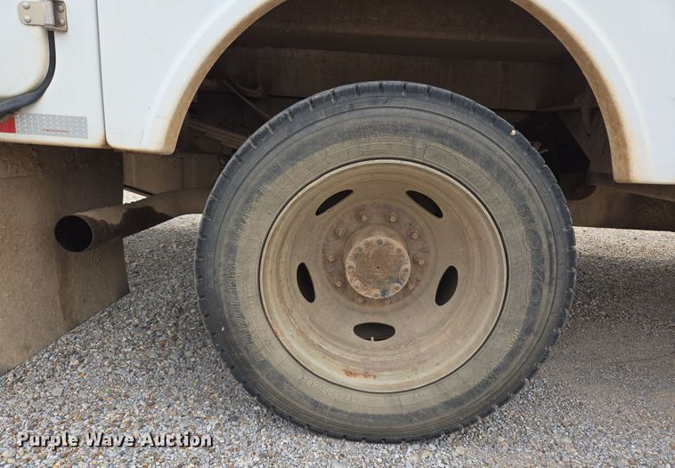 image for item EL5698 2006 Ford F550 Super Duty XLT bucket truck