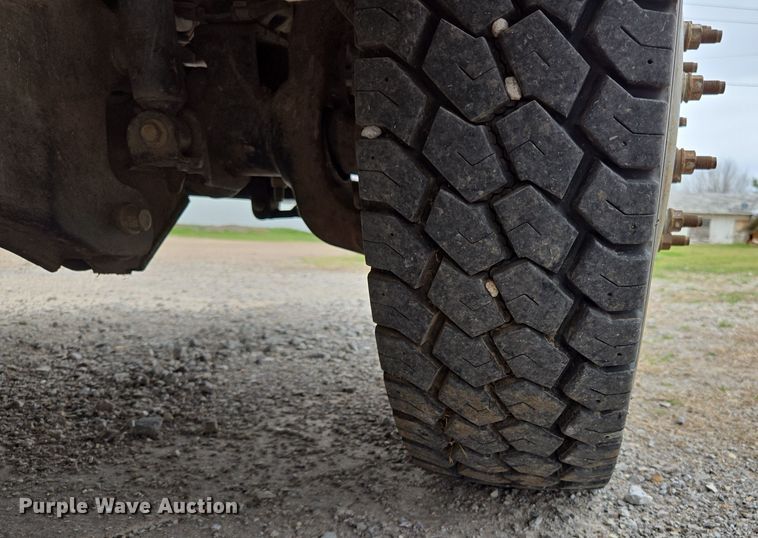 image for item EL5698 2006 Ford F550 Super Duty XLT bucket truck