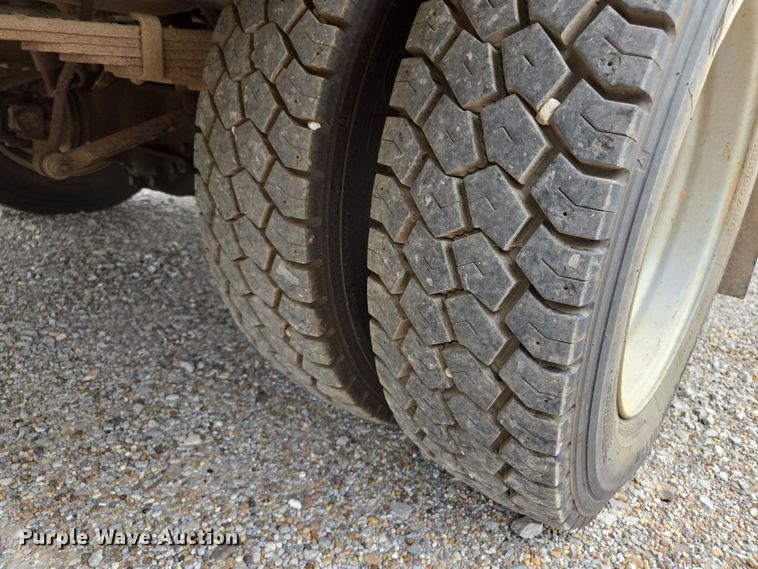 image for item EL5698 2006 Ford F550 Super Duty XLT bucket truck