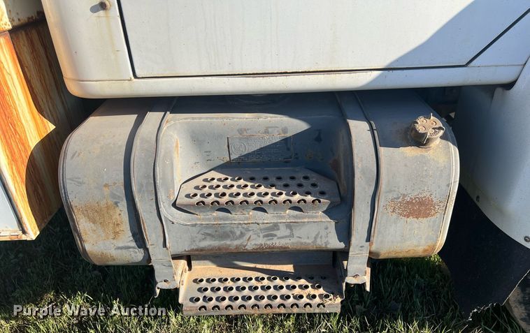 image for item EL5707 1990 International 4900 sewer jetter truck