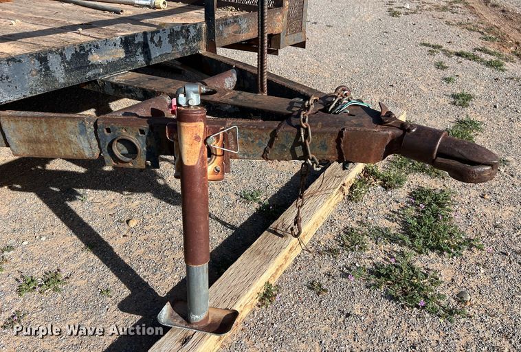 image for item EL5727 Utility trailer