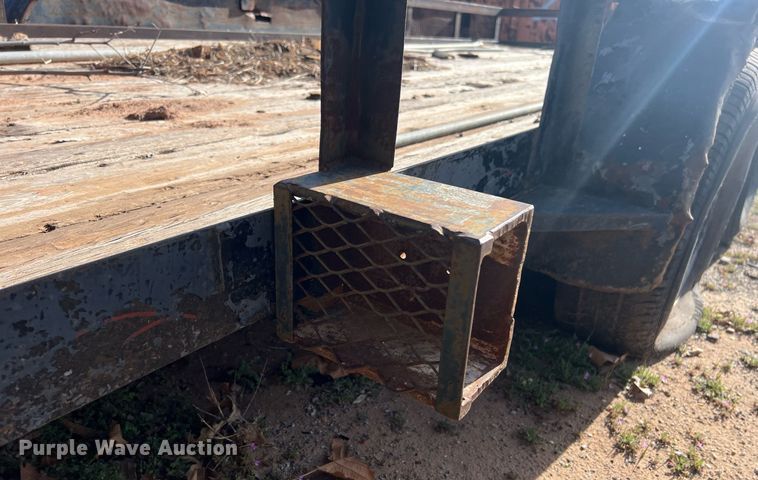 image for item EL5727 Utility trailer