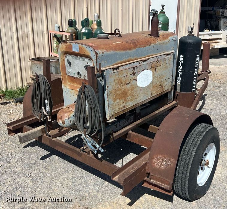 image for item EL5731 Lincoln SA-200 F-163 welder