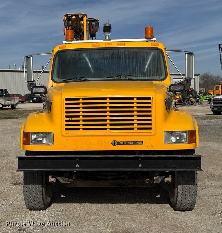image for item EM3605 1998 International 4700 crane truck