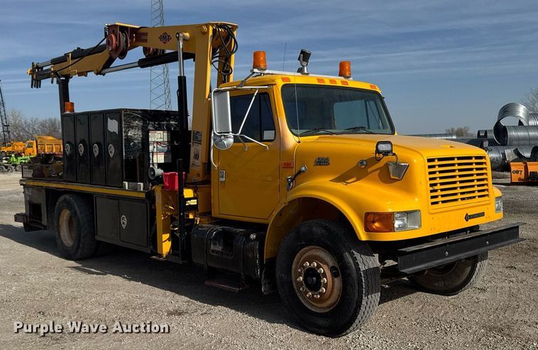 image for item EM3605 1998 International 4700 crane truck