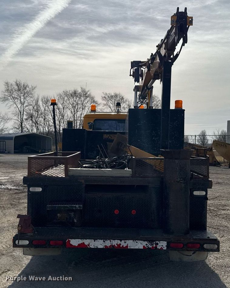 image for item EM3605 1998 International 4700 crane truck