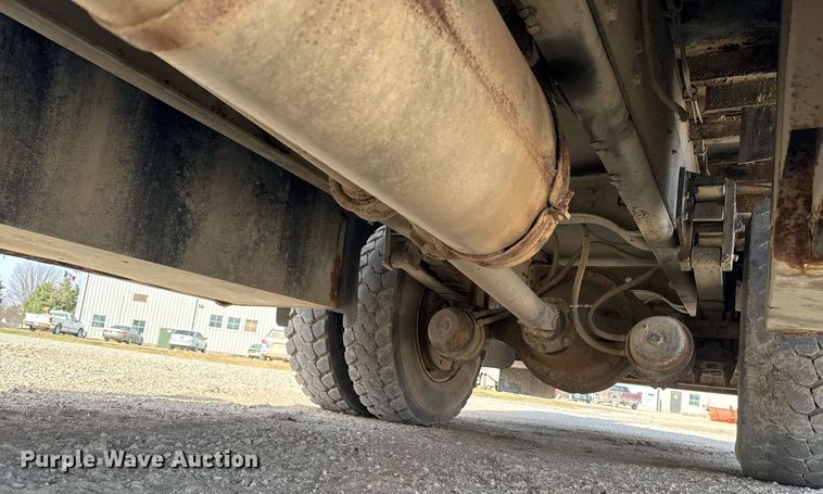 image for item EM3605 1998 International 4700 crane truck