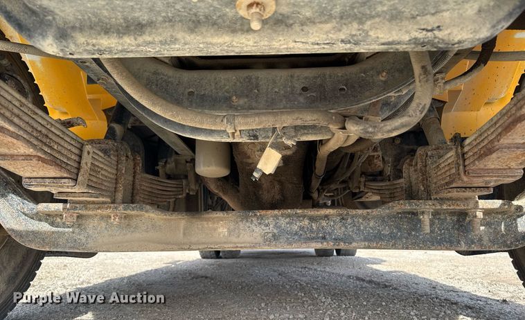 image for item EM3605 1998 International 4700 crane truck