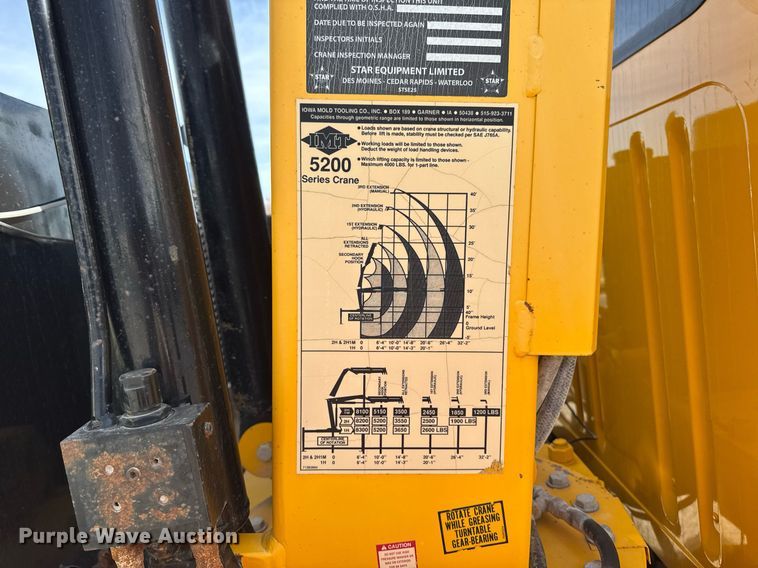 image for item EM3605 1998 International 4700 crane truck