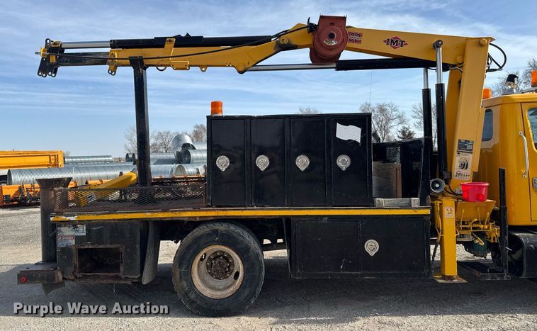 image for item EM3605 1998 International 4700 crane truck