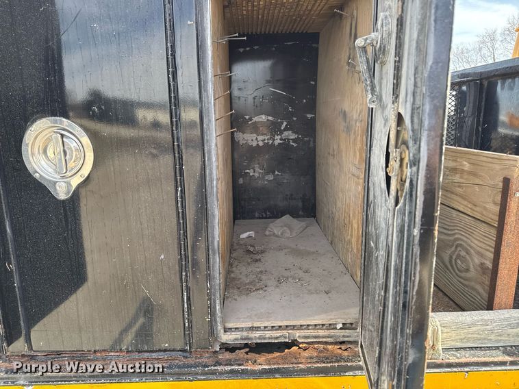 image for item EM3605 1998 International 4700 crane truck