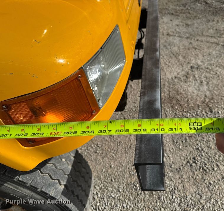 image for item EM3605 1998 International 4700 crane truck