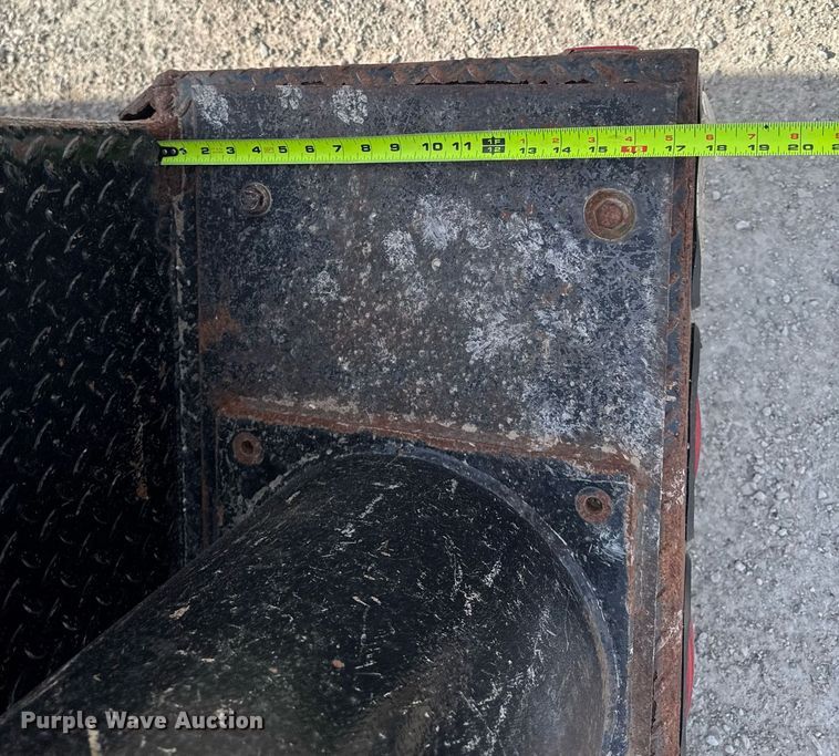 image for item EM3605 1998 International 4700 crane truck